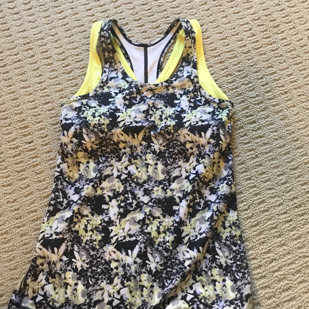 LULULEMON size 4 tank top with built in bra!